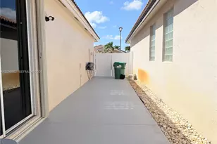 8024 NW 198th Terrace, Hialeah, FL 33015 - Photo 31