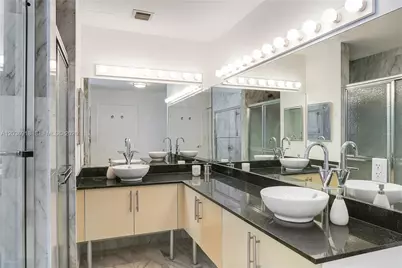 31 SE 5th St #3812, Miami, FL 33131 - Photo 17