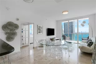 31 SE 5th St, Miami, FL 33131 - Photo 3