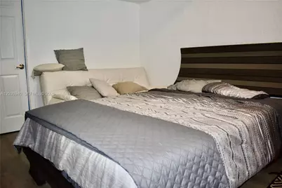 10814 NW 81st Ln, Doral, FL 33178 - Photo 13