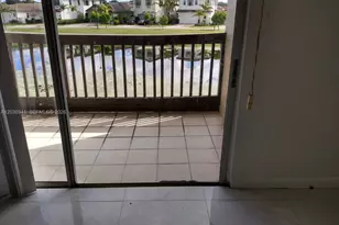 805 SW 113th Way, Pembroke Pines, FL 33025 - Photo 5
