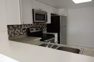 805 SW 113th Way, Pembroke Pines, FL 33025 - Photo 1
