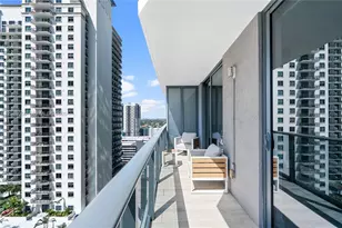 55 SW 9th St, Miami, FL 33130 - Photo 29