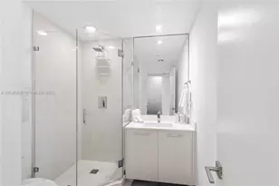 55 SW 9th St, Miami, FL 33130 - Photo 17