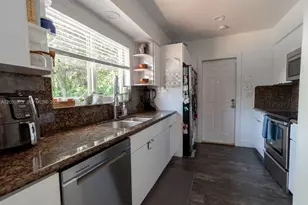 1244 S Alhambra Cir, Coral Gables, FL 33146 - Photo 7