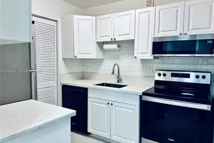9703 Hammocks Blvd, Miami, FL 33196 - Photo 9