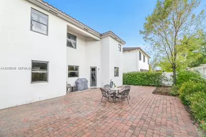 9260 W 35th Ln #N/A, Hialeah, FL 33018 - Photo 13