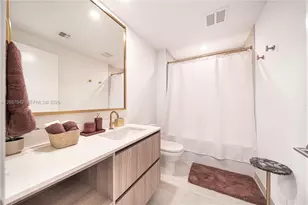 77 SE 5th St, Miami, FL 33131 - Photo 35