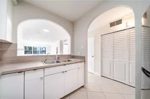 2555 NE 11th St, Fort Lauderdale, FL 33304 - Photo 13