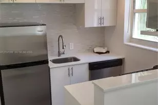 1525 Meridian Ave, Miami Beach, FL 33139 - Photo 5