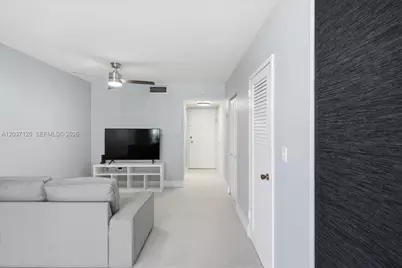2899 Collins Ave #1022, Miami Beach, FL 33140 - Photo 15