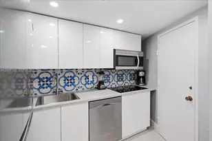 2899 Collins Ave, Miami Beach, FL 33140 - Photo 5