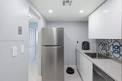 2899 Collins Ave #1022, Miami Beach, FL 33140 - Photo 3