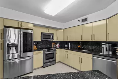 3500 Mystic Pointe Dr #3307, Aventura, FL 33180 - Photo 9