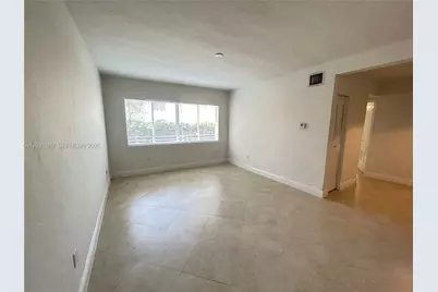 2880 Pine Tree Dr #5, Miami Beach, FL 33140 - Photo 3