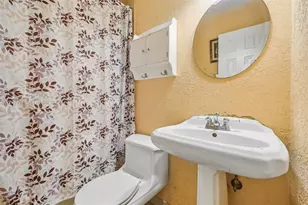 401 S 57th Terrace, Hollywood, FL 33023 - Photo 13