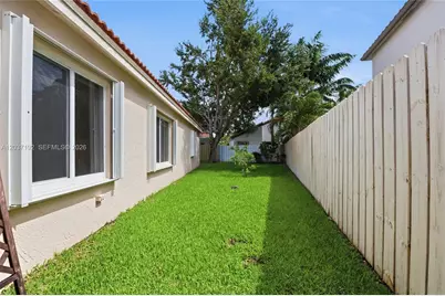 110 Cameron Ct, Weston, FL 33326 - Photo 9