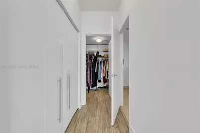 90 SW 3rd St #4303, Miami, FL 33130 - Photo 17