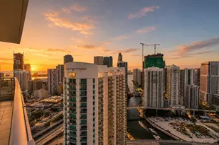 90 SW 3rd St, Miami, FL 33130 - Photo 3
