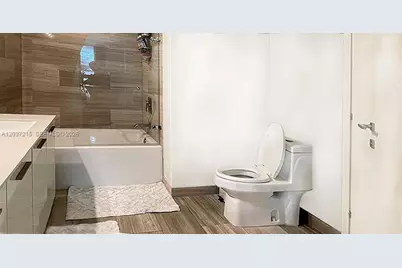 1300 Brickell Bay Dr #610, Miami, FL 33131 - Photo 19