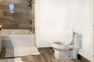 1300 Brickell Bay Dr, Miami, FL 33131 - Photo 19