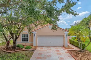 467 SW 191st Terrace, Pembroke Pines, FL 33029 - Photo 3
