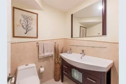 5401 Collins Ave #1013, Miami Beach, FL 33140 - Photo 19