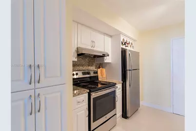 5401 Collins Ave #1013, Miami Beach, FL 33140 - Photo 17