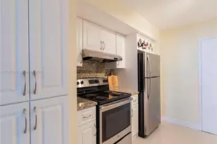 5401 Collins Ave, Miami Beach, FL 33140 - Photo 17