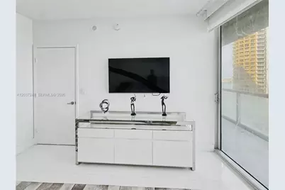465 Brickell Ave #1605, Miami, FL 33131 - Photo 7