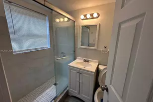 186 NW 1st St, Homestead, FL 33030 - Photo 5