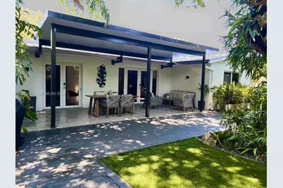 424 NE 28th Dr, Wilton Manors, FL 33334 - Photo 1