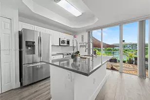 10573 SW 6th St, Pembroke Pines, FL 33025 - Photo 1