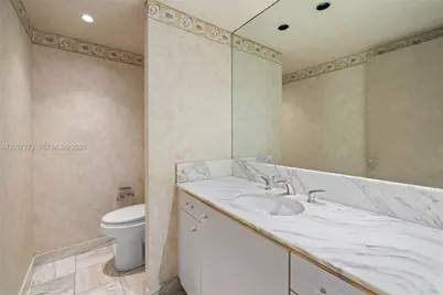5500 Collins Ave #1401, Miami Beach, FL 33140 - Photo 13