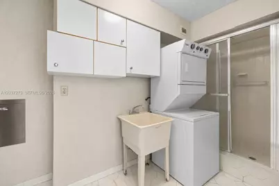 5500 Collins Ave #1401, Miami Beach, FL 33140 - Photo 25