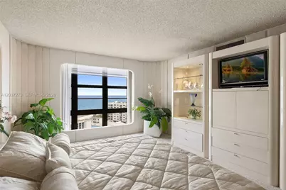 5500 Collins Ave #1401, Miami Beach, FL 33140 - Photo 15