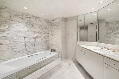 5500 Collins Ave #1401, Miami Beach, FL 33140 - Photo 17
