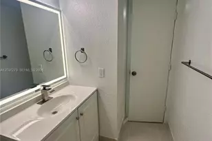 9360 Fontainebleau Blvd, Miami, FL 33172 - Photo 19