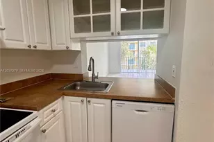 9360 Fontainebleau Blvd, Miami, FL 33172 - Photo 5