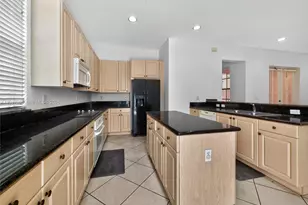 625 SW 146th Terrace, Pembroke Pines, FL 33027 - Photo 11