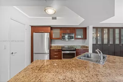 20000 E Country Club Dr #306, Aventura, FL 33180 - Photo 5