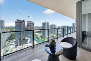 68 SE 6th St, Miami, FL 33131 - Photo 21