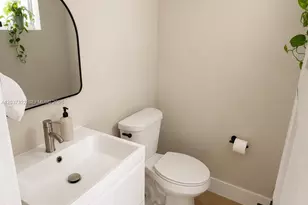 220 Washington Ave, Miami Beach, FL 33139 - Photo 9