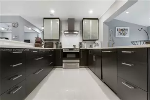 424 NE 27th Dr, Wilton Manors, FL 33334 - Photo 3