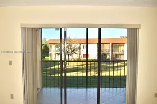 369 Lakeview Dr, Weston, FL 33326 - Photo 5