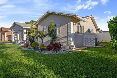 8014 NW 101st Ave, Tamarac, FL 33321 - Photo 17