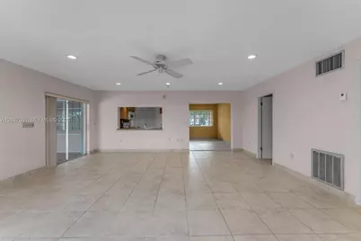 10842 SW 33rd St, Miami, FL 33165 - Photo 13