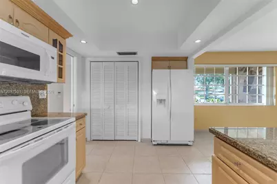 10842 SW 33rd St, Miami, FL 33165 - Photo 9