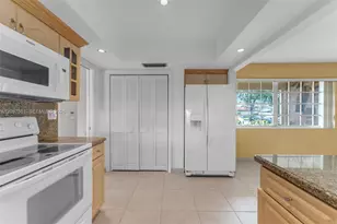 10842 SW 33rd St, Miami, FL 33165 - Photo 9