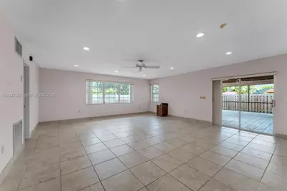 10842 SW 33rd St, Miami, FL 33165 - Photo 11